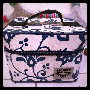 Roxy Quiksilver Blue Floral Luggage Cosmetic Case